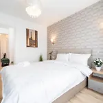 Feel The Paris With C&A Apartment - By Openhouse